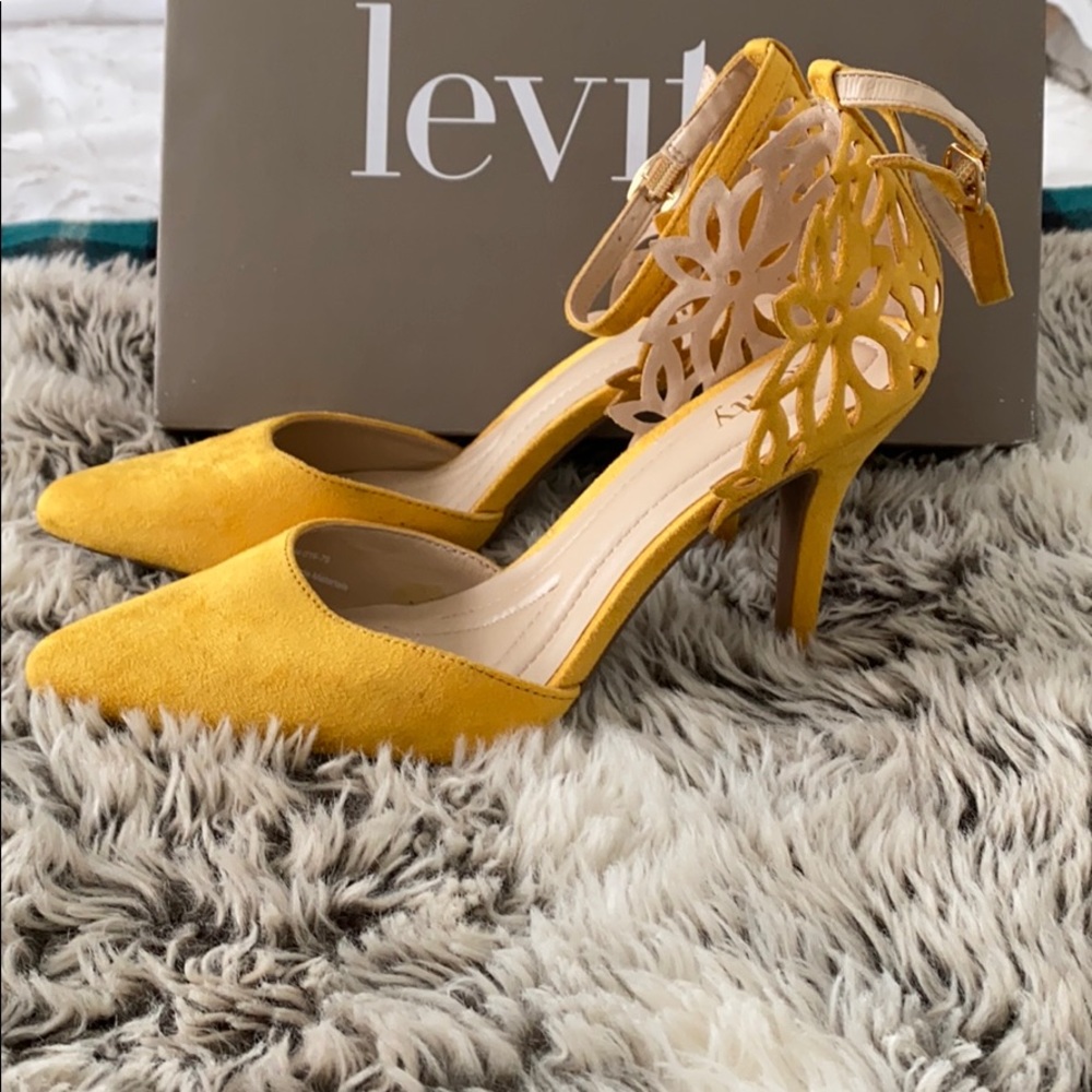 Levity Tia Pump in Mellow Yellow